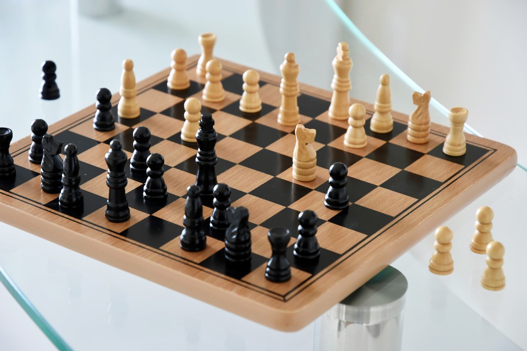 Jeux échecs sur une table